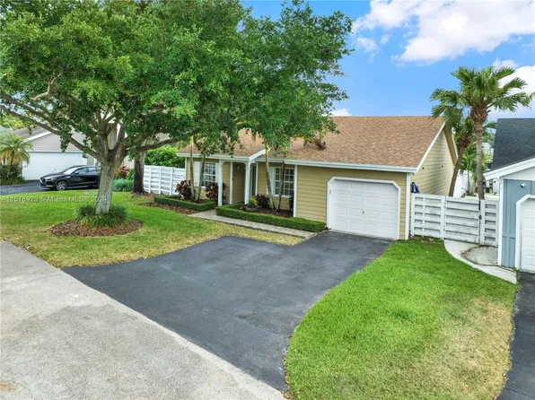 14540 SW 142nd Court Cir S, Miami, FL 33186