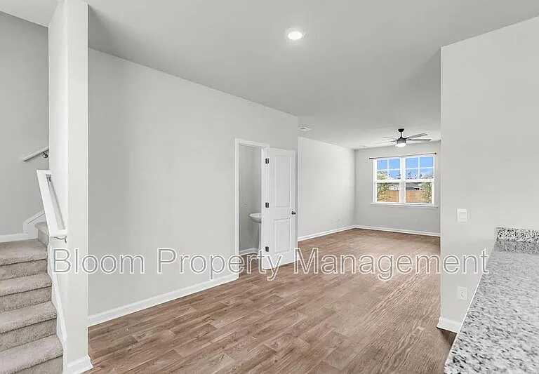 844 Lilyford Ln — Photo 11