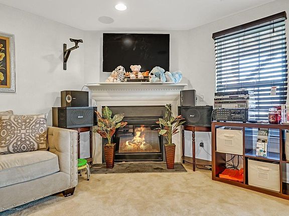 5th image of 401 Susquehanna St #1201