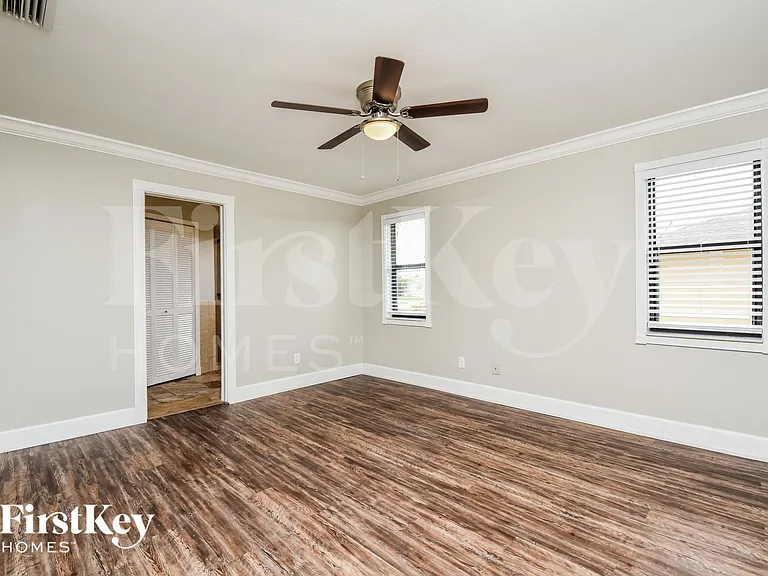 1122 SE 22nd Ter — Photo 8