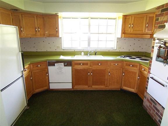 3rd image of 1340 Willowdale Ave