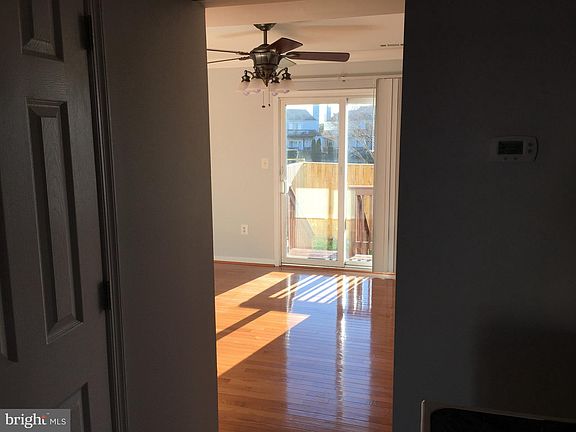 2nd image of 117 Creekside Commons Ct