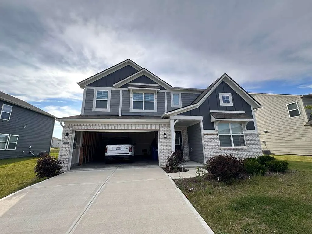 5 bed, 3.5 bath, 3150 sqft, $2,600 — Photo 1