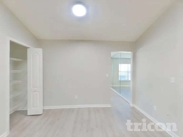6676 Southern Oaks Dr — Photo 4