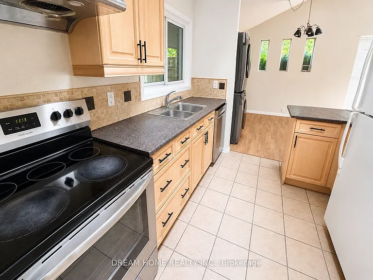 26 Arlene Cres #MAIN FLOOR — Photo 6