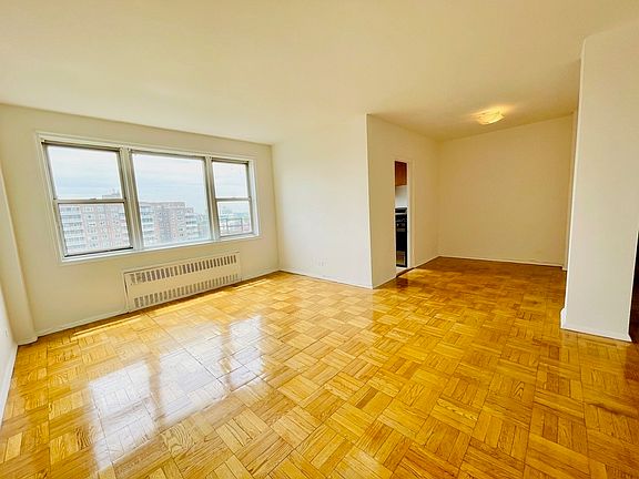 3rd image of 3611 Henry Hudson Pkwy W #11H