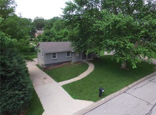 9816 Overhill Rd, Kansas City, MO 64134