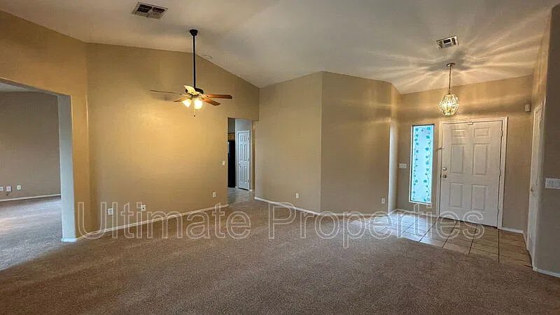 4 bed, 2.0 bath, 1965 sqft, $2,095 — Photo 3