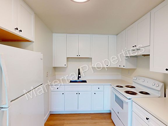5th image of 976 El Camino Dr APT 3