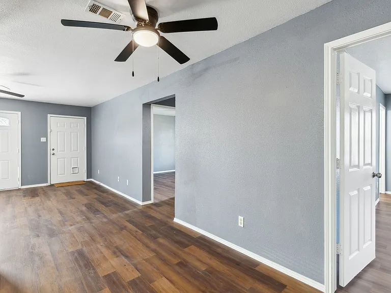 1502 Sharron Ct — Photo 22