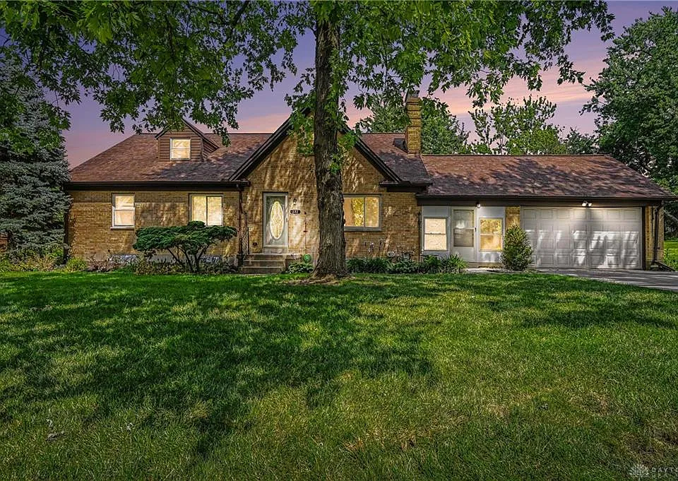272 Maple Ave
