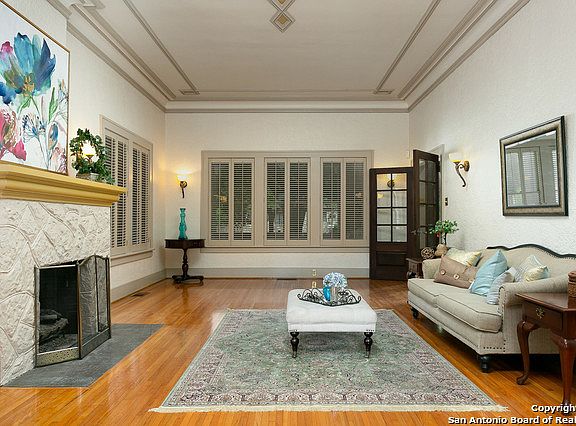 4th image of 151 E Lullwood Ave