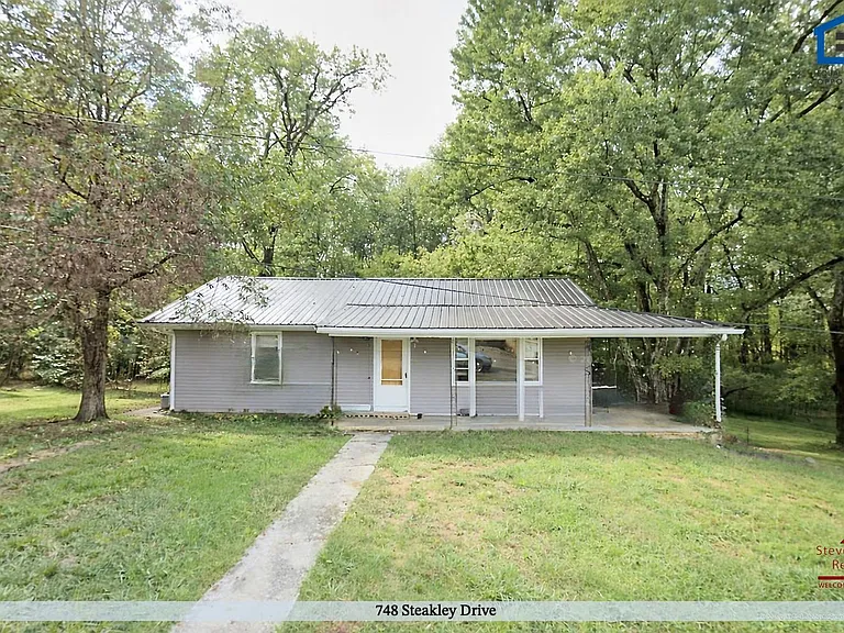 748 Steakley Dr — Photo 1