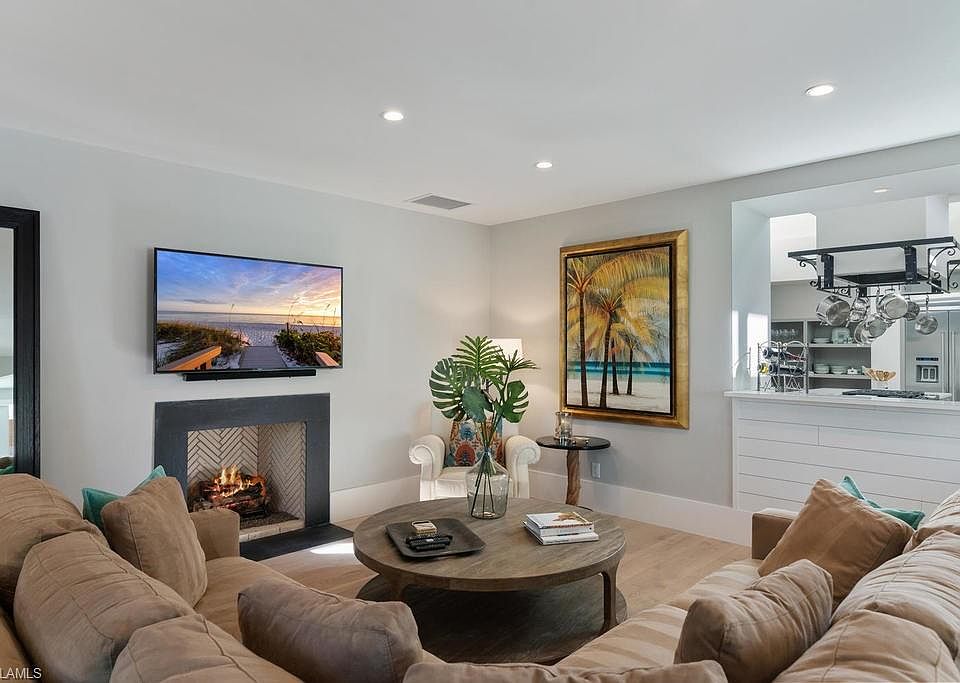 1st image of 370 12th Ave S #4