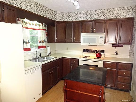 4th image of 1765 B Haywood Manor Rd