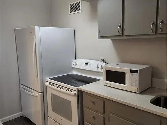 5th image of 300 Peachtree St #5L
