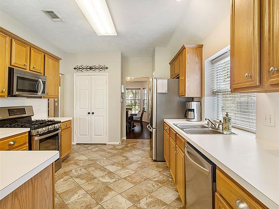 5th image of 2132 Emerald Cove Dr