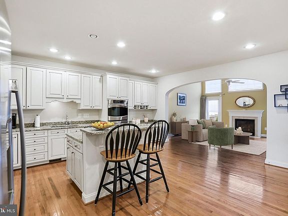 3rd image of 27 Beallair Square Dr
