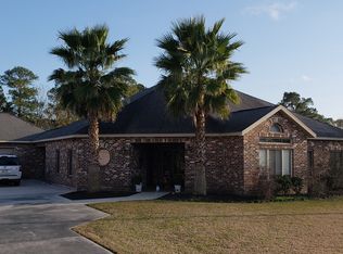 121 Pelican Dr, Raceland, LA 70394