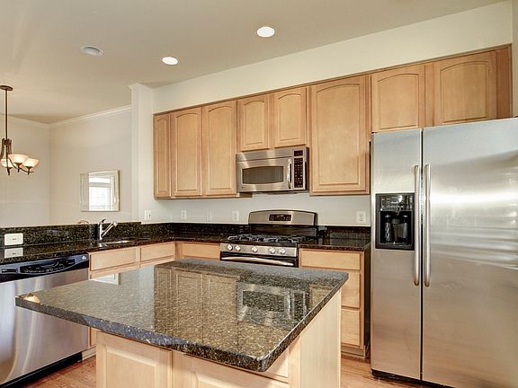 3rd image of 707 Glouster Knoll Dr