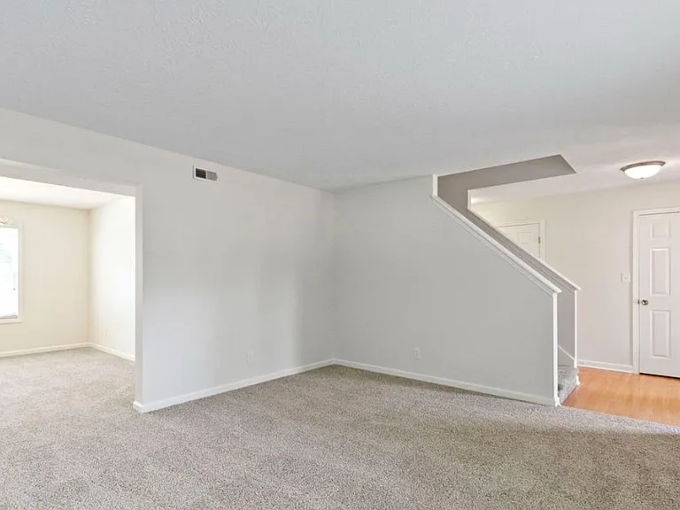 10411 Packard Dr — Photo 5