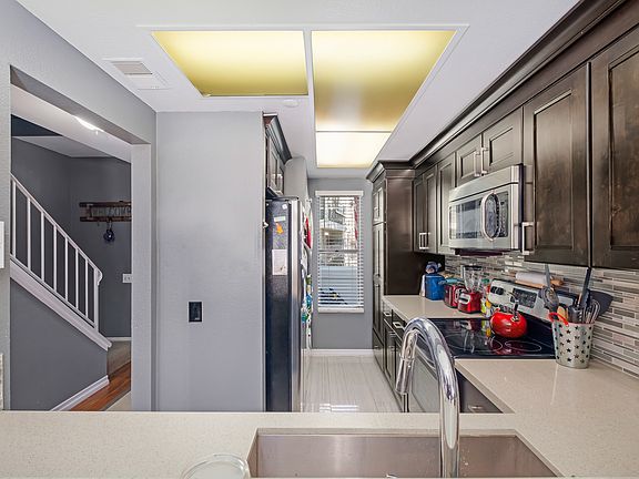 3rd image of 41 Bentwood Ln