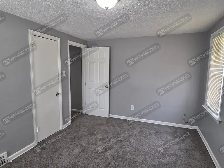 5293 Berkshire St — Photo 11