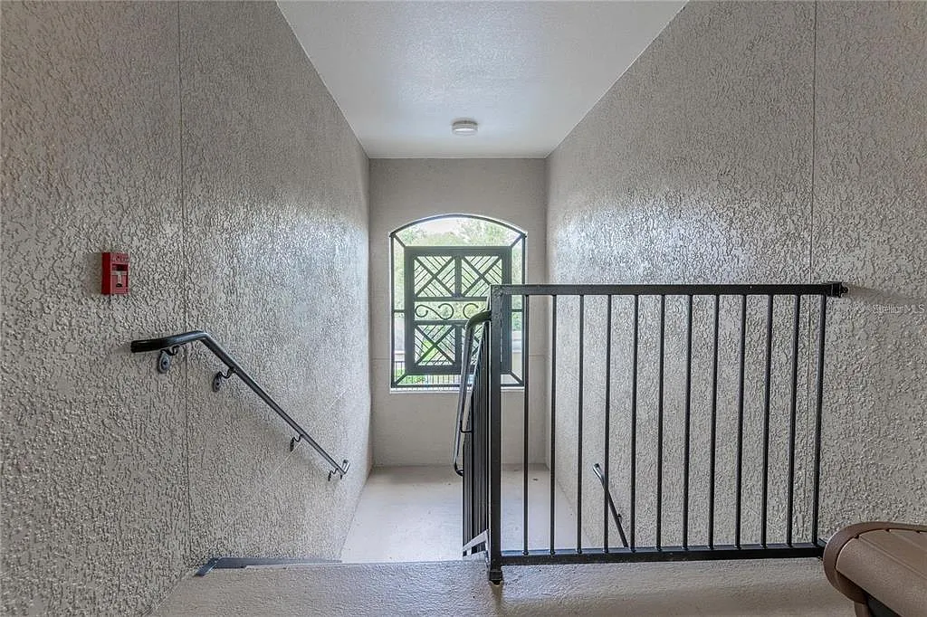 2 bed, 2.0 bath, 1036 sqft, $1,700 — Photo 3
