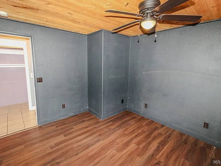 541 Spruce Ln — Photo 9