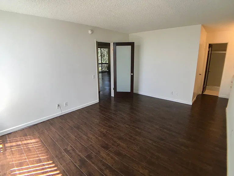 1932 Overland Ave #208 — Photo 5