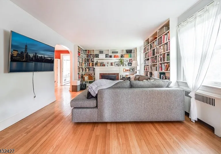 32 Whittier Ter — Photo 1