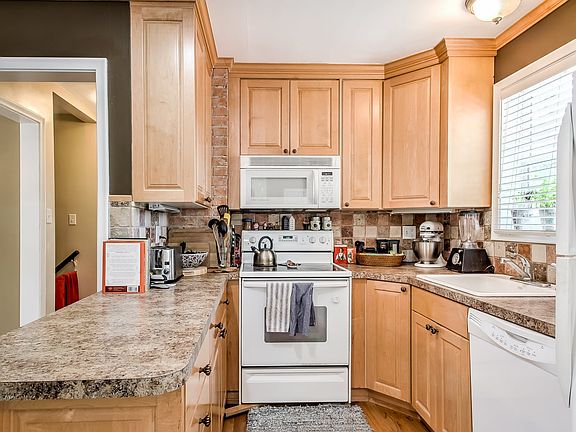 4th image of 2834 S Lakeview Dr