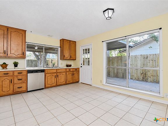 5th image of 106 Hickory Knoll St