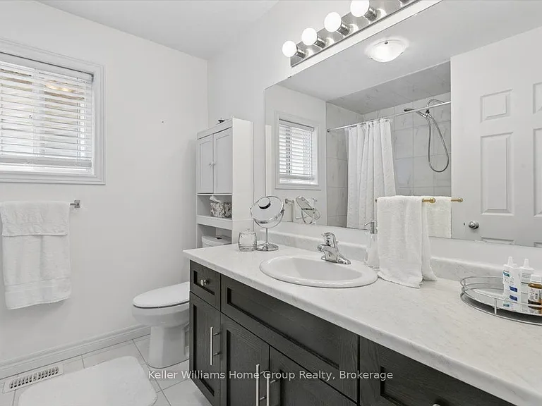 12 Ambrous Cres — Photo 17