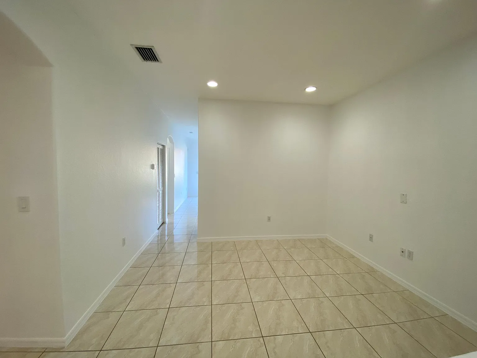 3 bed, 1258 sqft, $2,300 — Photo 2