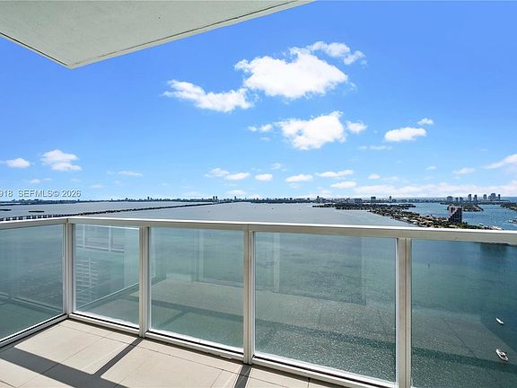 3rd image of 1900 N Bayshore Dr APT 4302