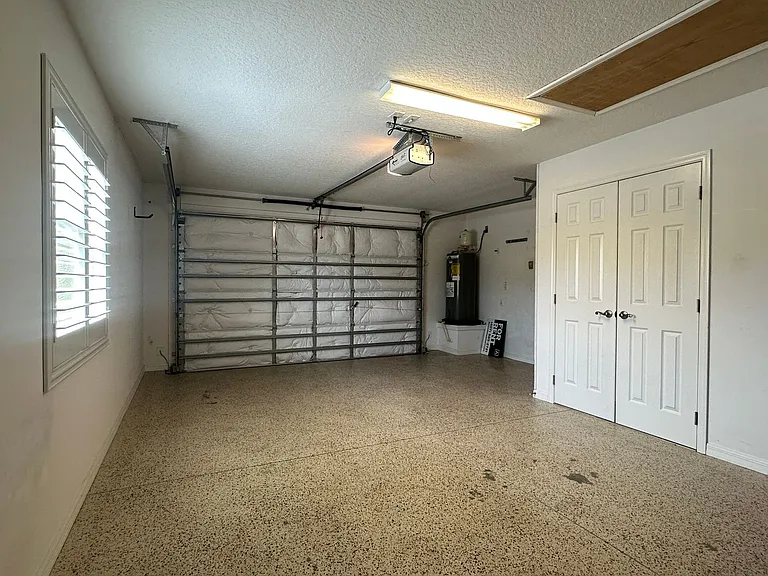 724 Yager Ln — Photo 7