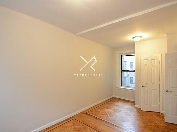 3rd image of 382 Montgomery St APT 2F