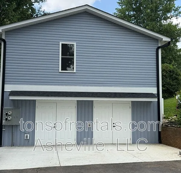 6 Tracy Ln — Photo 1