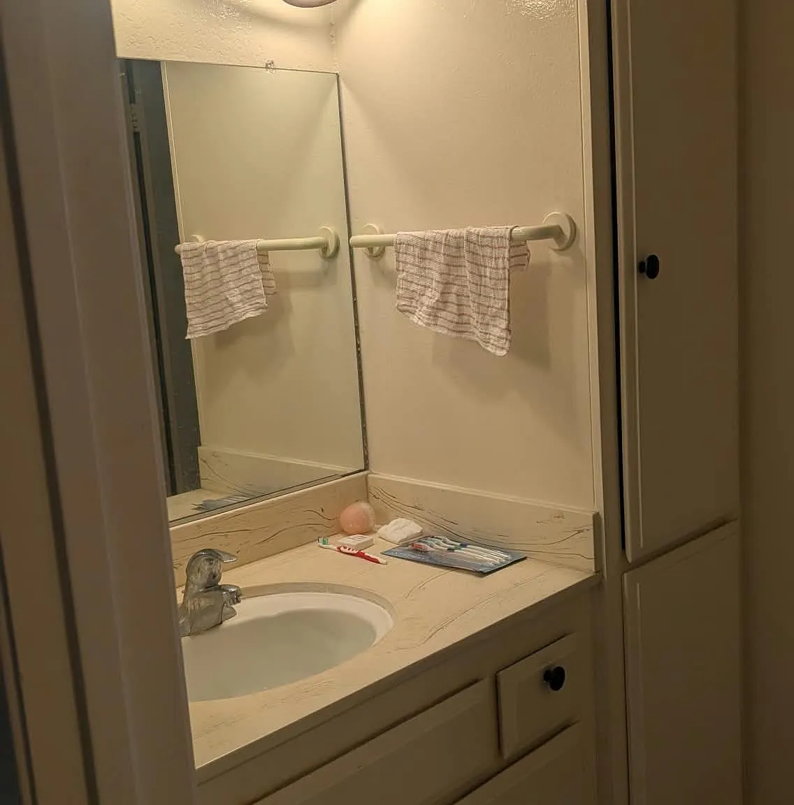 2 bed, 831 sqft, $2,550 — Photo 3
