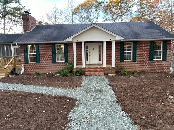 299 Lakeside Rd, Toccoa, GA 30577