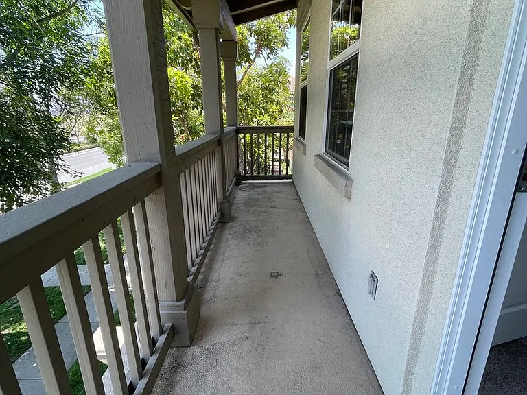 1518 Valencia Ave — Photo 20