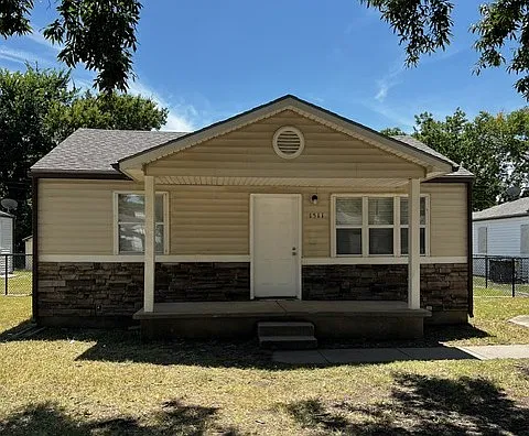 5 bed, 1400 sqft, $1,500 — Photo 1