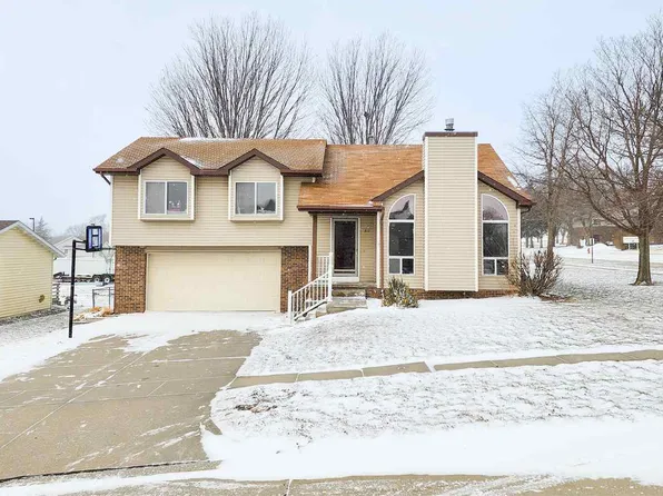 810 Eastview Dr, Wayne, NE 68787