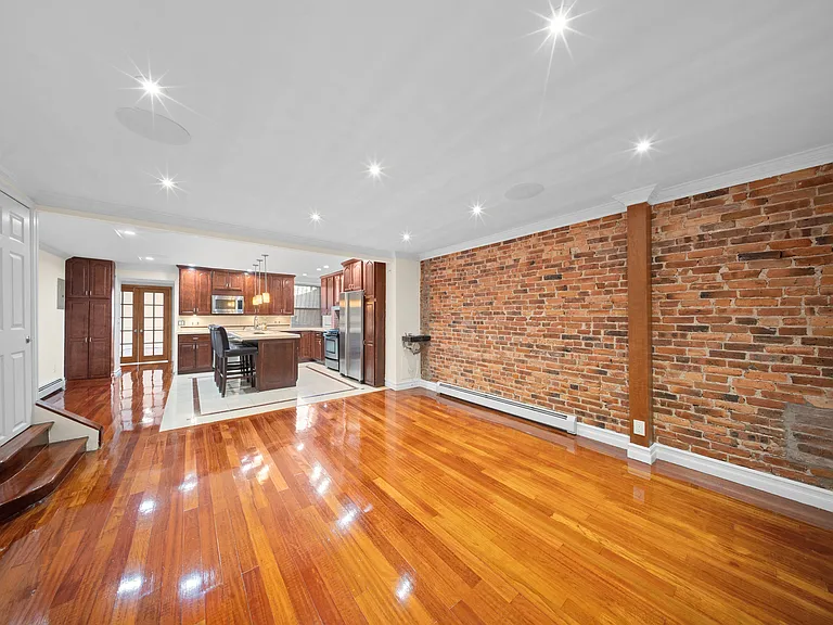 419 Hancock St #1 — Photo 4
