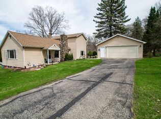 N1390 Bird Ln, Fontana, WI 53125