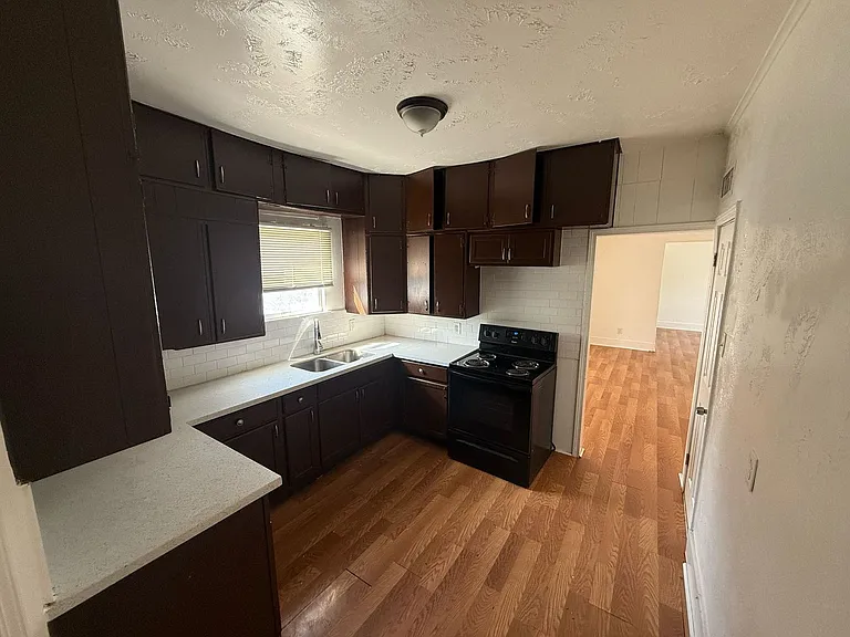 2500 Orange St — Photo 2