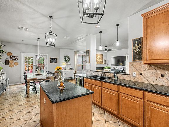 5th image of 721 Saddle Ridge Trl