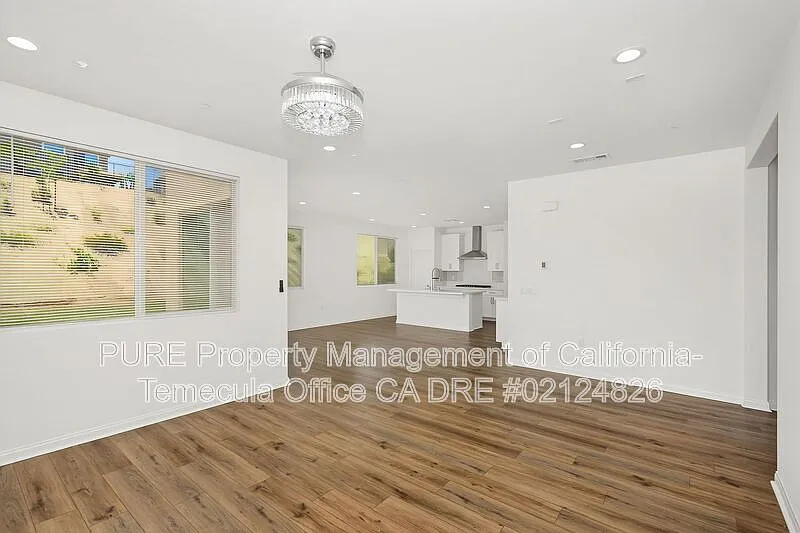 5 bed, 3.0 bath, 2654 sqft, $3,995 — Photo 3