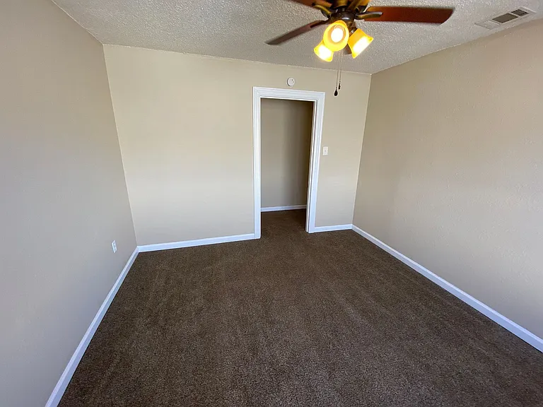 2311 S Park St — Photo 9